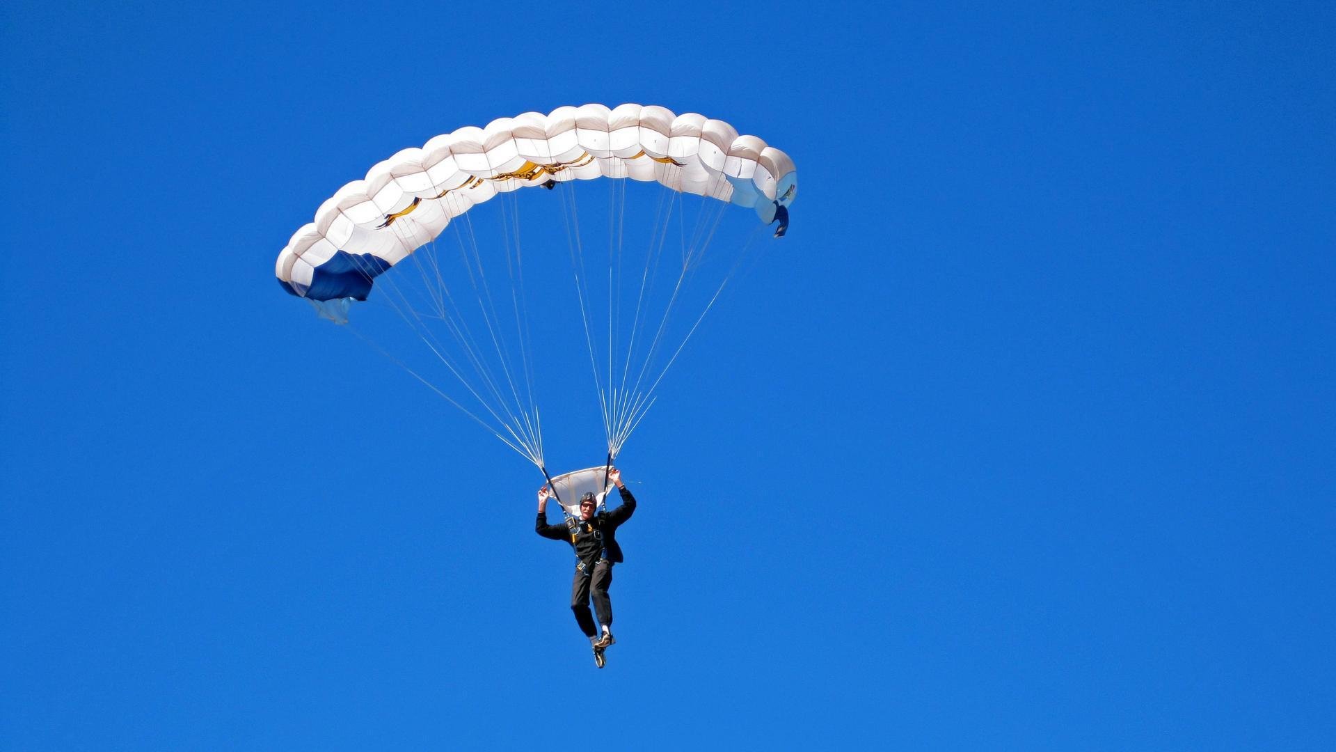 秘鲁队强劲衝刺，斗志高昂，秘鲁队员